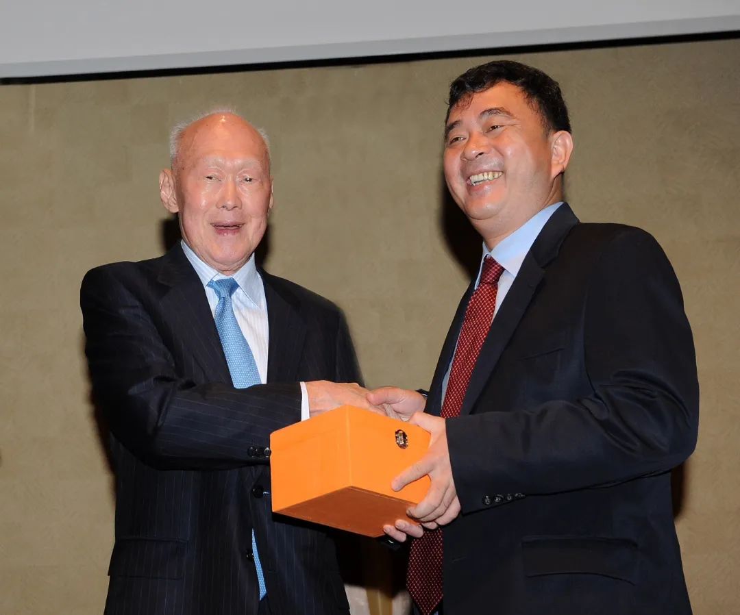 老哥俱乐部-老哥必备的交流社区