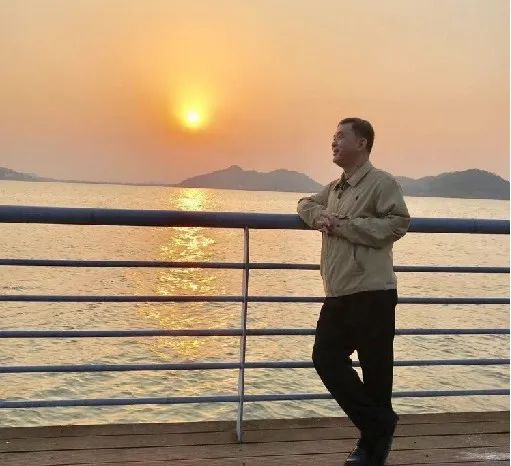 老哥俱乐部-老哥必备的交流社区