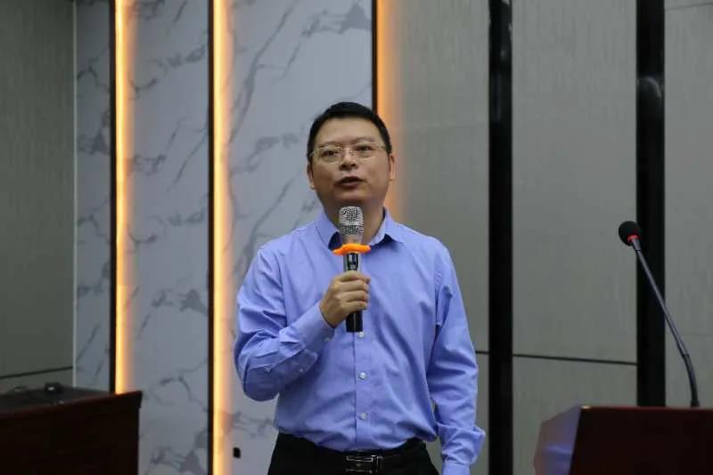 老哥俱乐部-老哥必备的交流社区